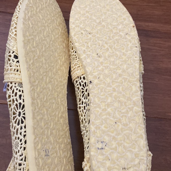 Toms - Picture 3 of 5